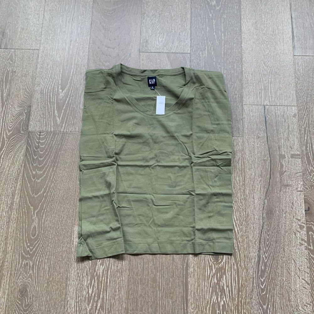 Gap cuffed tank